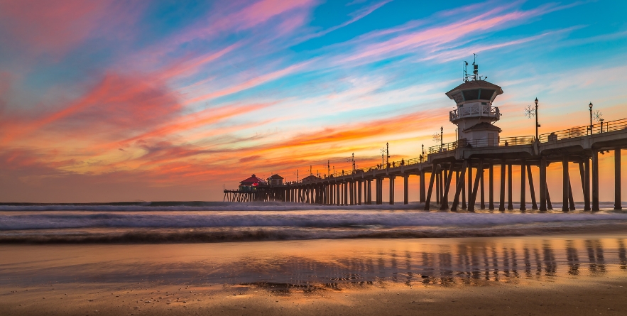 Incredible colors of sunset by Huntington Beach Pier, in the famous surf city in California