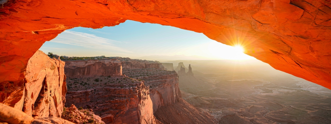 The sunrise view at Mesa arch
