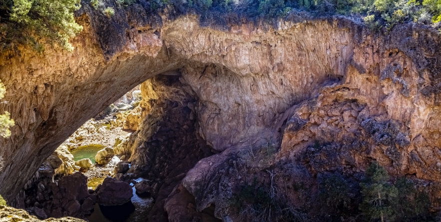 Natural bridge in Tonto Bridge State Park